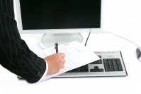 Etat czy zlecenie?, fot. shutterstock Etat czy zlecenie?, fot. shutterstock